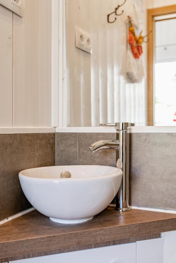 Les Minis Homes Du Bugey - Eco-Lodge Nature ,Un Refuge En Hyper Centre アンベリュー・アン・ビュジェイ エクステリア 写真