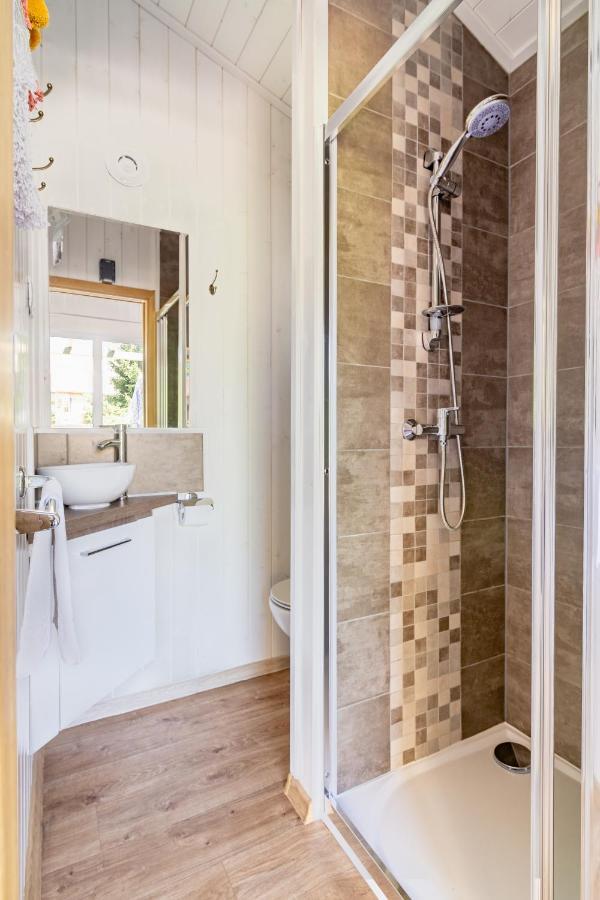 Les Minis Homes Du Bugey - Eco-Lodge Nature ,Un Refuge En Hyper Centre アンベリュー・アン・ビュジェイ エクステリア 写真
